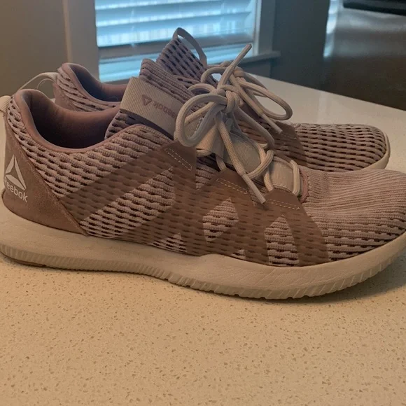 Pink Reeboks - Picture 3 of 4